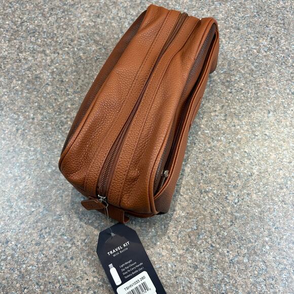 Penguin Munsingwear Sienna/Brown Travel Kit with Bottle - Picture 4 of 5